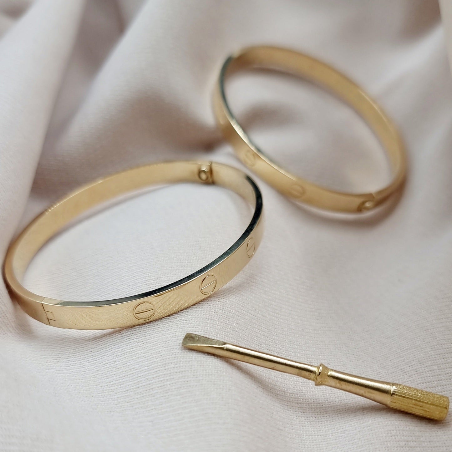 18K Pure Gold C.R Bangle