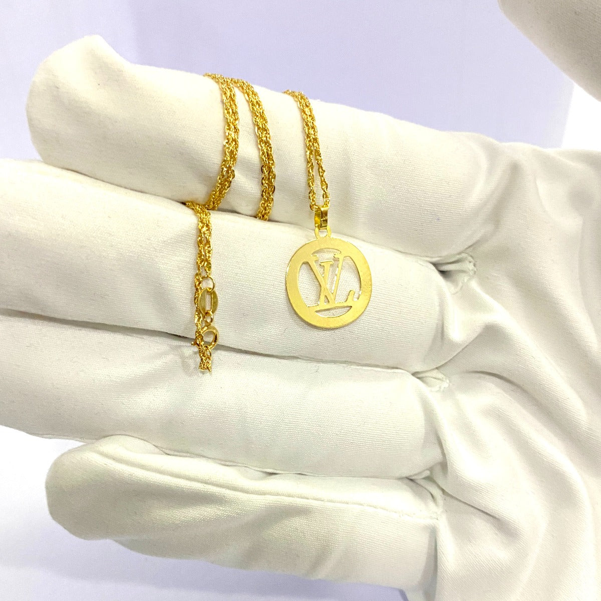 18K Pure Gold Elegant Design Pendant Necklace