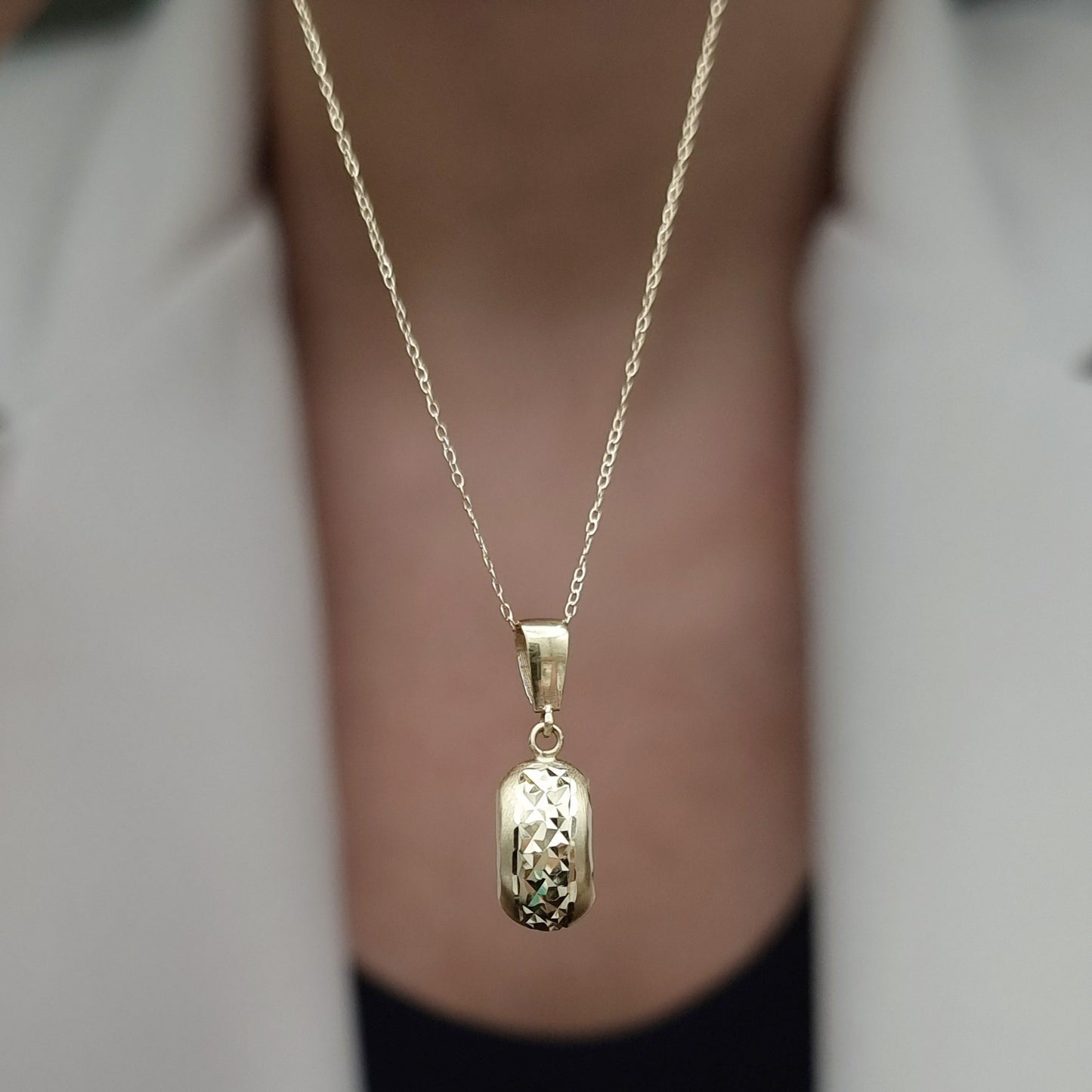 18K Pure Gold Curved Pendant Necklace