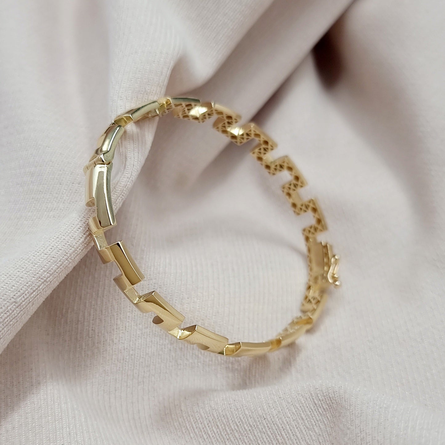 18K Pure Gold Elegant Design Bangle