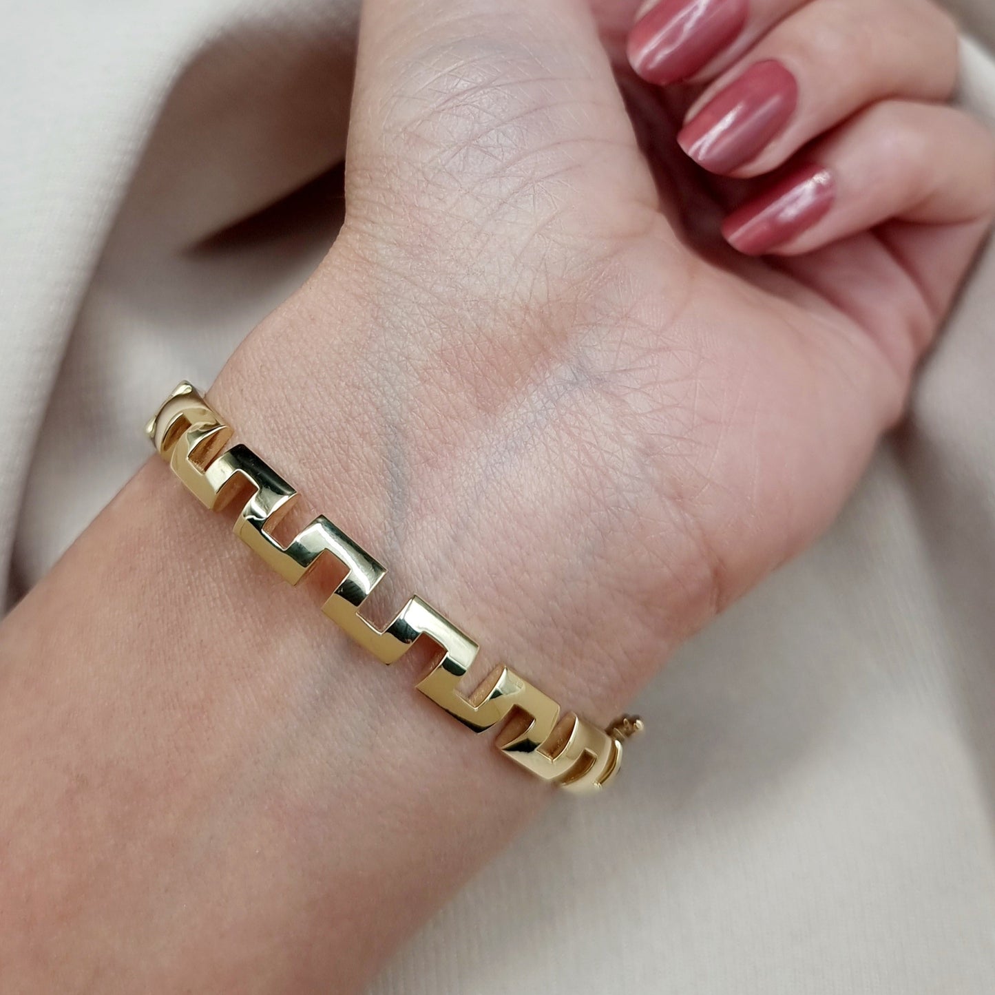 18K Pure Gold Elegant Design Bangle