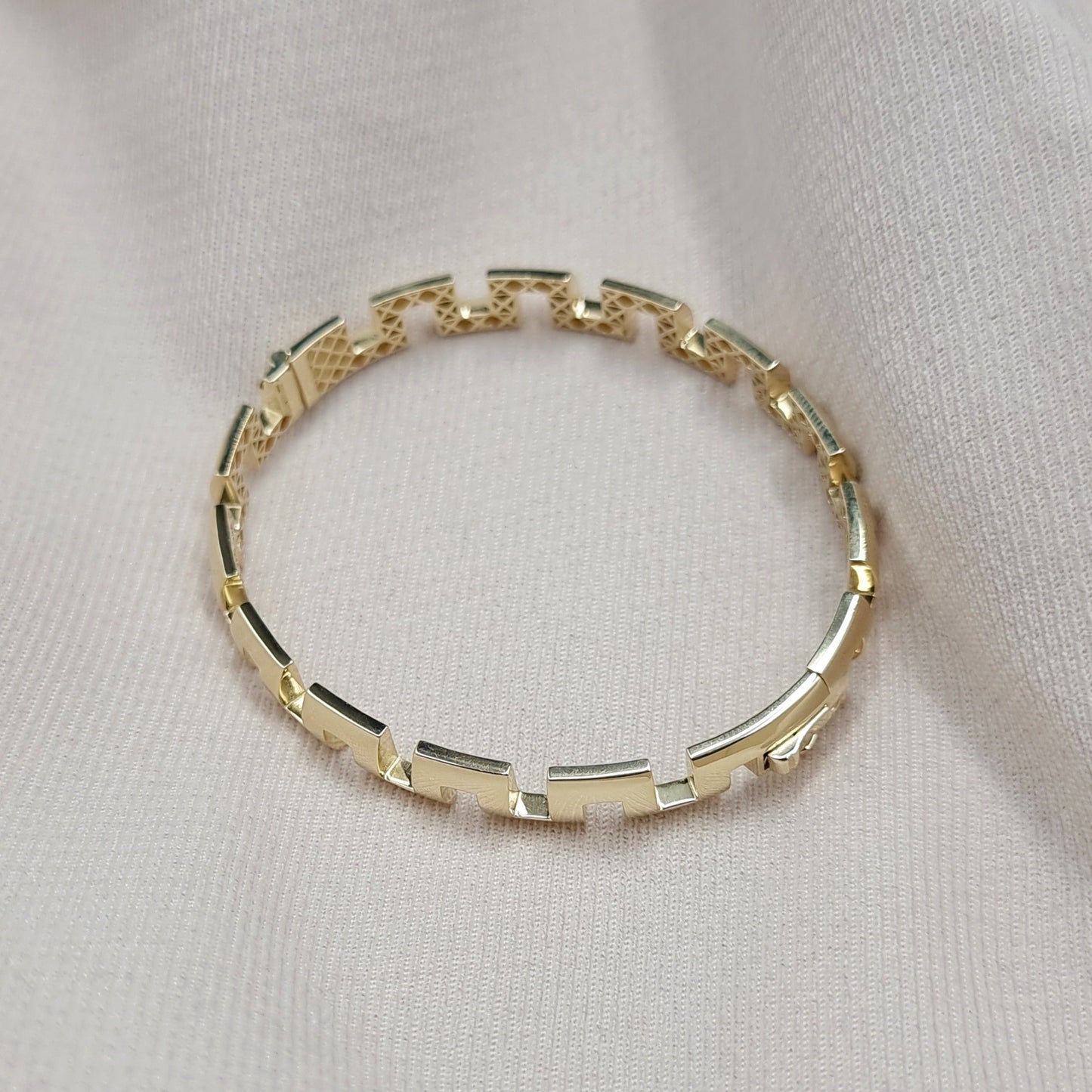 18K Pure Gold Elegant Design Bangle