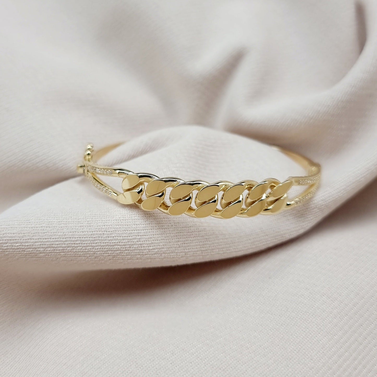 18K Pure Gold Elegant Design Bangle