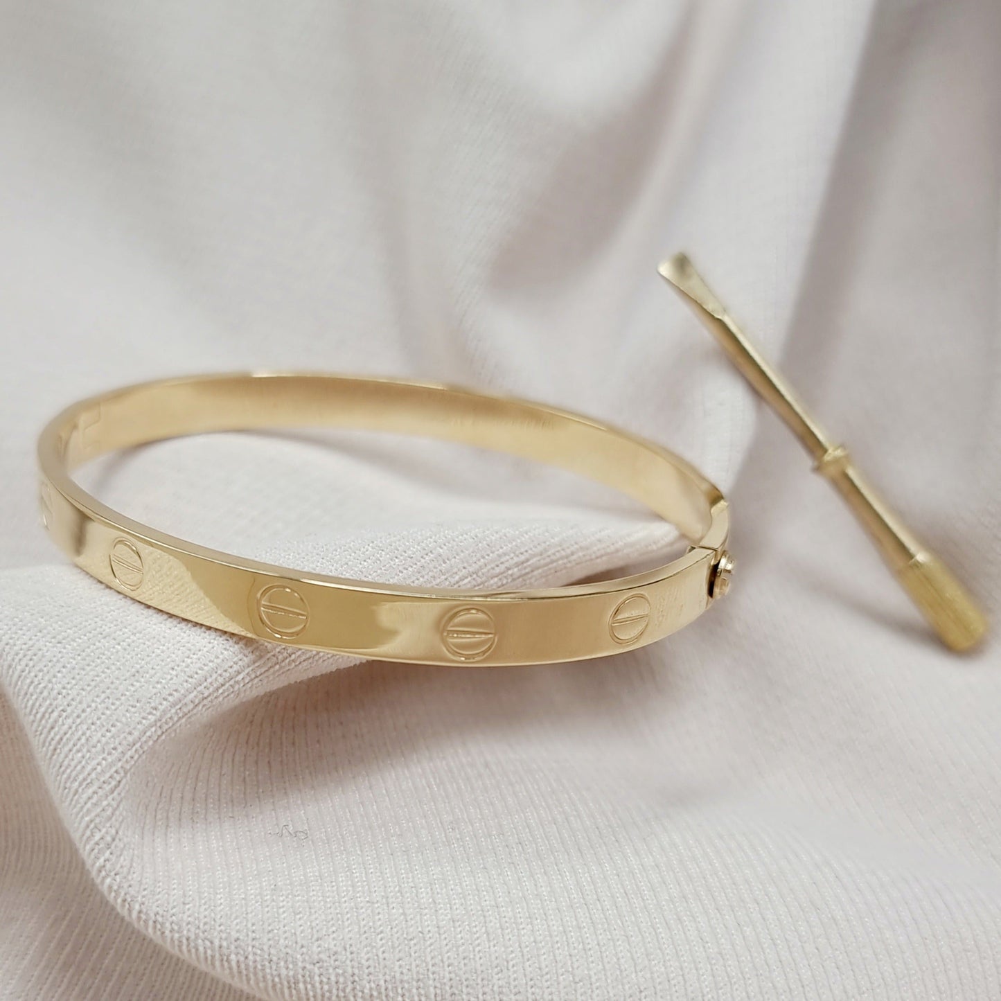 18K Pure Gold C.R Bangle