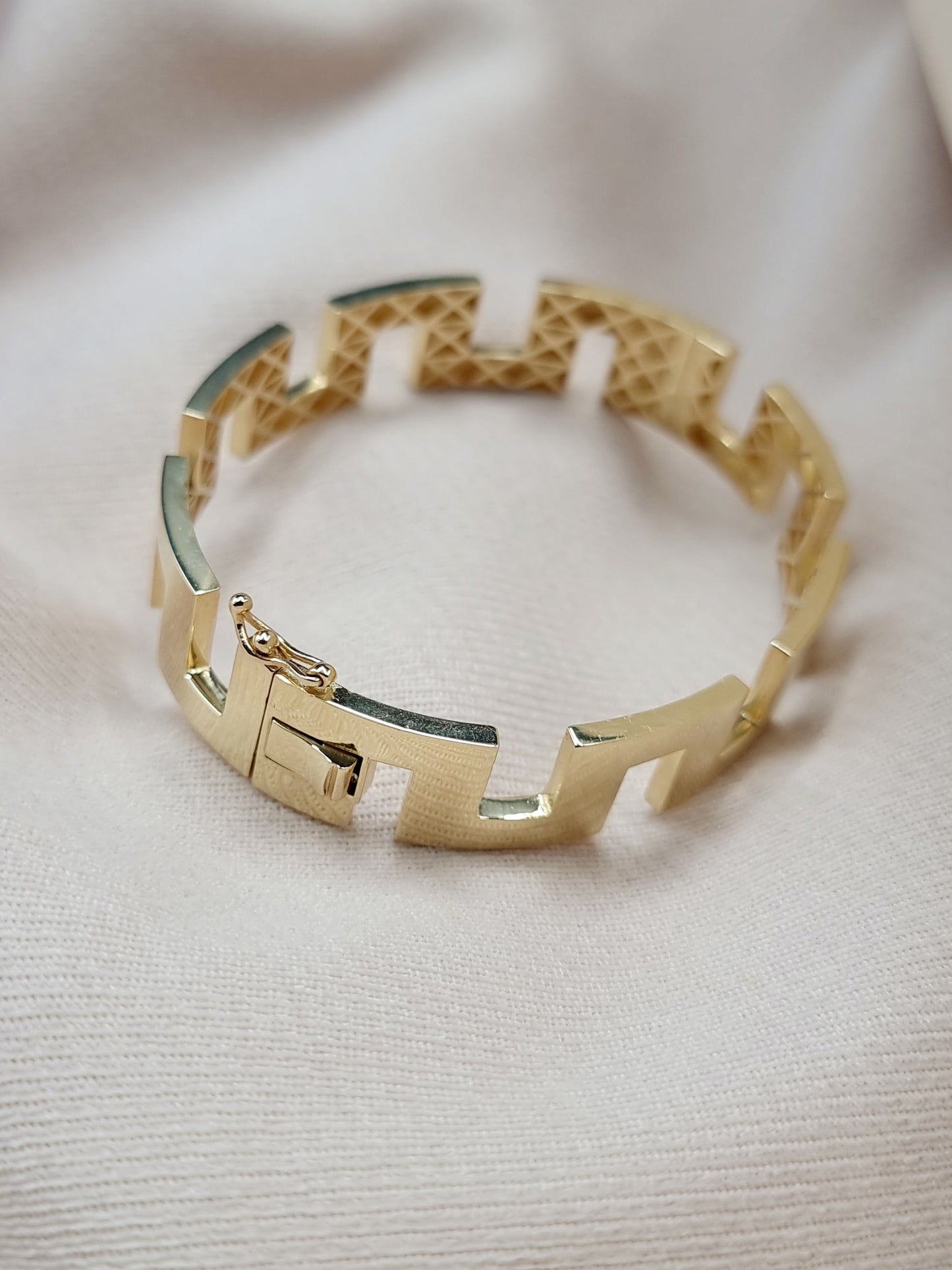 18K Pure Gold Elegant Design Bangle
