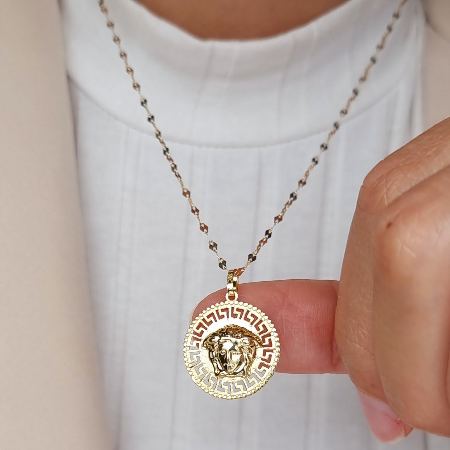 18K Pure Gold Elegant Round Necklace