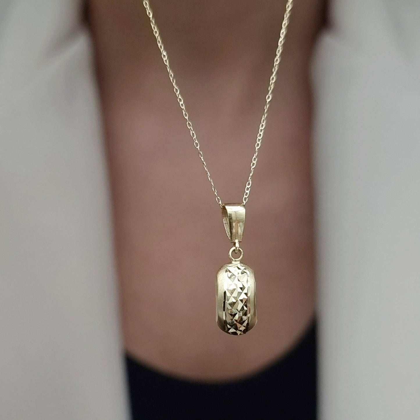 18K Pure Gold Curved Pendant Necklace