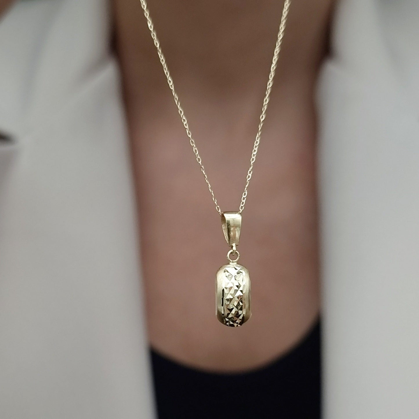 18K Pure Gold Curved Pendant Necklace