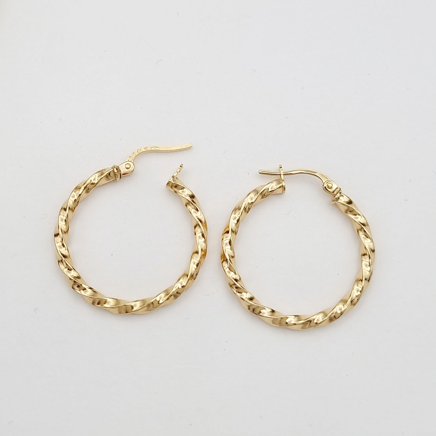 18K Pure Gold Twisted Round Earrings