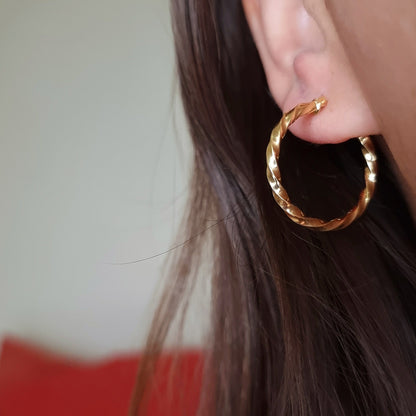 18K Pure Gold Twisted Round Earrings